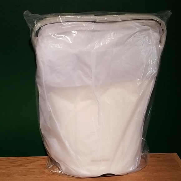 New Michael Kors Bag - Picture 5 of 5